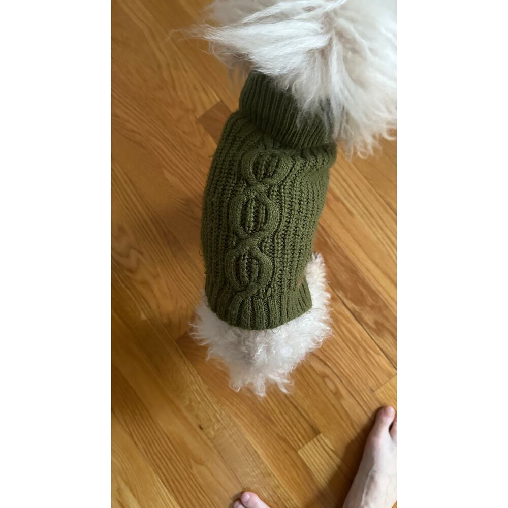 Dog Sweater Size small. Fits a small dog 7-9 pounds